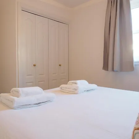 Fettes - Homely 2bd In Quiet Development