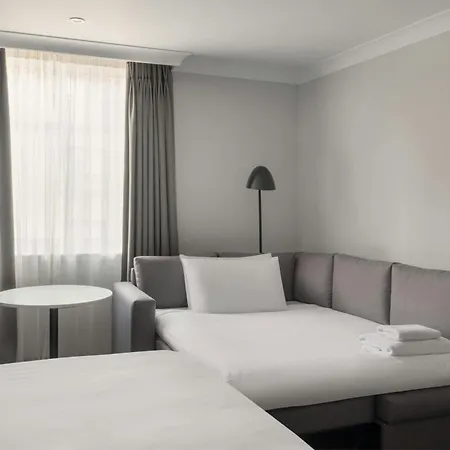 Marriott Holyrood 4*