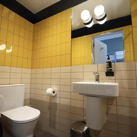 Hostel Revolver Edinburgh