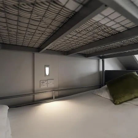 Revolver Hostel Edinburgh