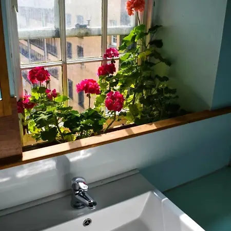 High Street - Over 18s Only, Backpackers Atmosphere (adults Only) Hostel Edinburgh