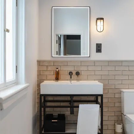 Code - The Court, * Edinburgh