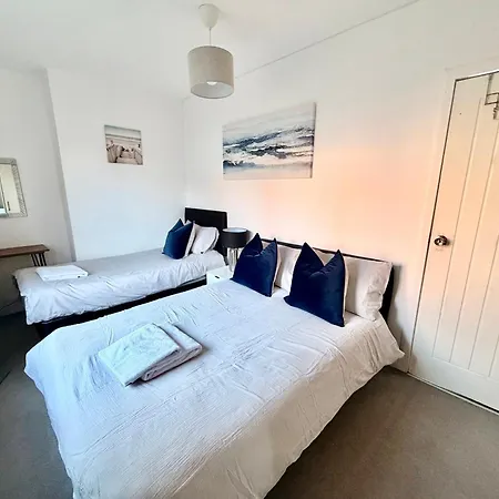 South Gyle House - Superfast Wifi And Free Parking - 7 Minutes From Airport Casa vacanze Edimburgo