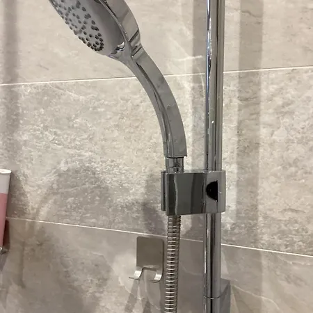 Ground Floor Shared With Host * Edinburgh