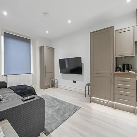 Upper Grove 2 Bedroom - Apartment