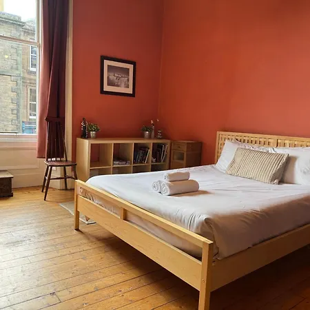 דירה Classic Flat In The Heart Of Morningside אדינבורו