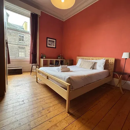 Classic Flat In The Heart Of Morningside * Edinburgh