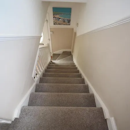 Two Bd House With Private Parking 公寓