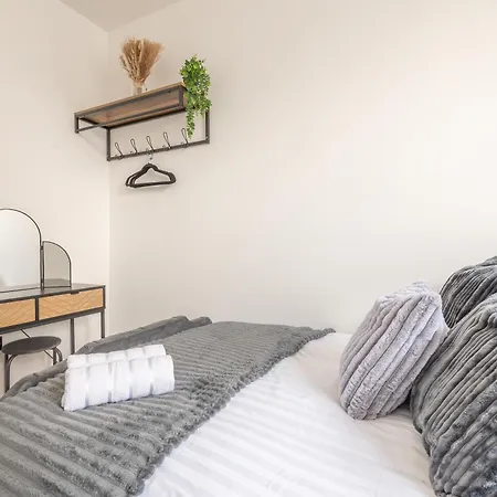 Easter Cosy 4 Bedroom - אדינבורו