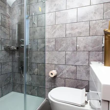 Luxurious Townhouse With Hot Tub エディンバラ