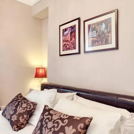 West Port - 2br In The Heart Of The Old Town Just Off The Grassmarket אדינבורו