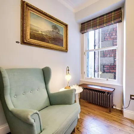 Upper Bow - Luxurious, Modern 1br Near Castle Lägenhet *