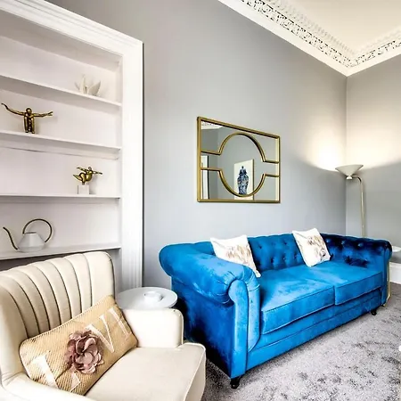 Lothian Road - Perfect Centre Location. *