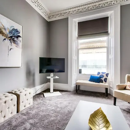 Lothian Road - Perfect Centre Location. شقة