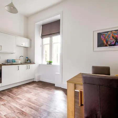 Lothian Road - Perfect Centre Location.