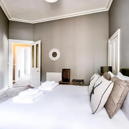 شقة Lothian Road - Perfect Centre Location. *