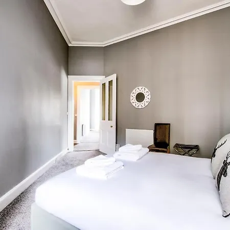 Lothian Road - Perfect Centre Location. شقة *