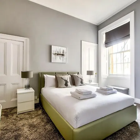 Lothian Road - Perfect Centre Location.