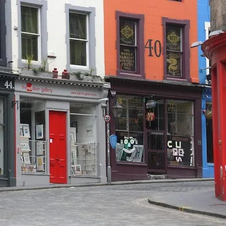 George Iv Bridge - Superbly Located 3 Bedroom! *