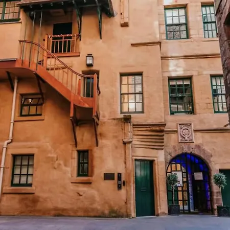 The King's Chamber, 2 Mins From Castle, Historic Apartment