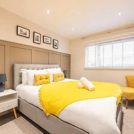 Ferienhaus Bright 1-bed With Garden Near Braid Hills Golf Course Edinburgh