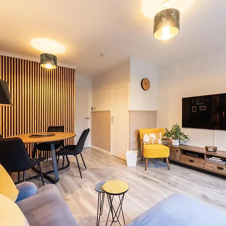 Ferienhaus Bright 1-bed With Garden Near Braid Hills Golf Course