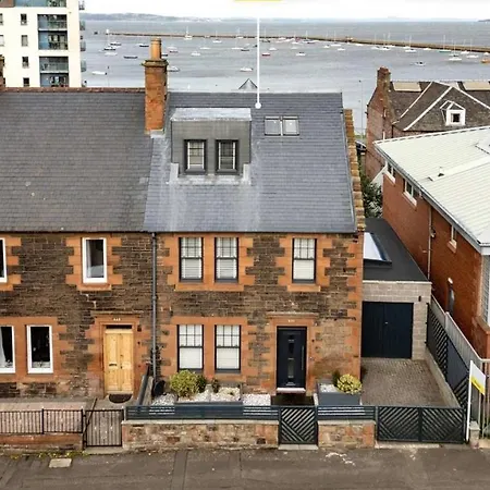 度假居 Luxury Waterfront Retreat For Groups