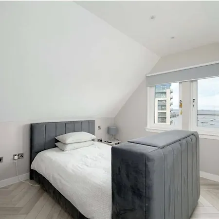 度假居 Luxury Waterfront Retreat For Groups *