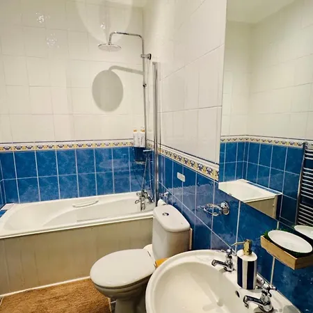 Homestay Charming With Private Bathroom In Centre *