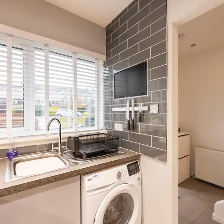 Ferienhaus Bright 1-bed With Garden Near Braid Hills Golf Course