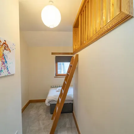 Family Friendly 3br Townhouse With 6 Beds And Parking * Edinburgh