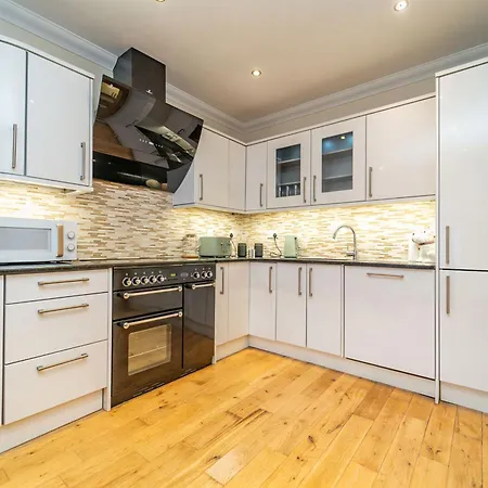Family Friendly 3br Townhouse With 6 Beds And Parking Feriehus Edinburgh