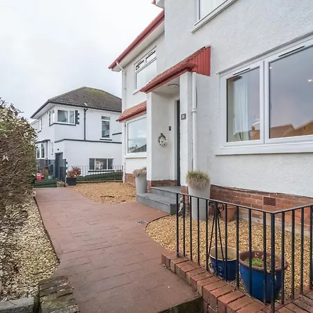Сasa de vacaciones Spacious 5-bed With Garden Parking - Pass The Keys