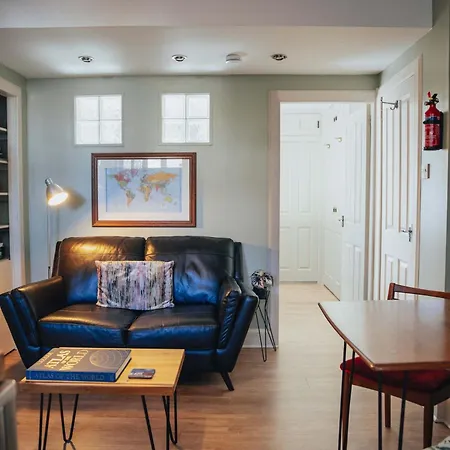Snug 1 Bed In Edinburgh's Juniper
