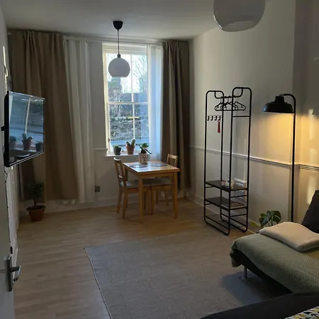 Cozy Flat On The Water Of Leith * Edinburgh