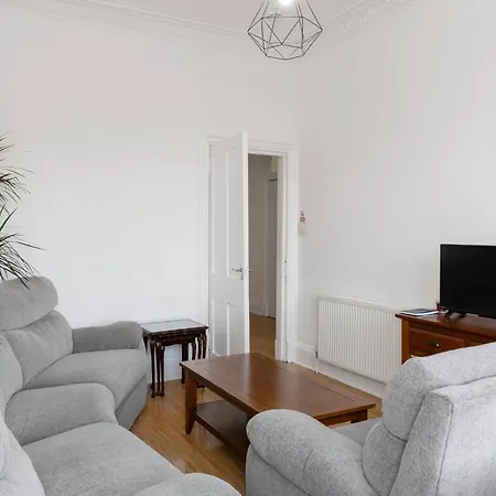 Bright 2 Bedroom Flat On Leith Walk Апартаменты *