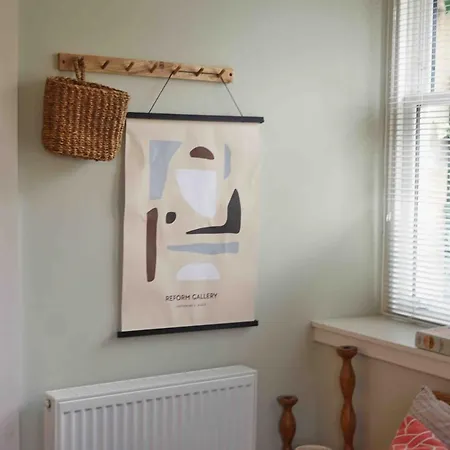 Fully Licensed In Peaceful Neighbourhood Edimburgo