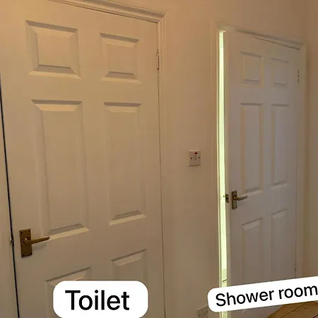 Luxurious Victorian 3 Bed Flat In The Heart Of