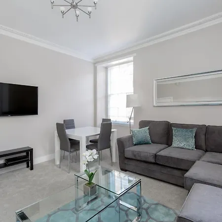 Grassmarket Modern Two Bedroom *