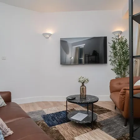 Apartman Charming 2-bed Flat Steps From The Royal Mile - Pass The Keys