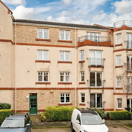 Stylish 2-bed Flat With Balcony Near Haymarket - Pass The Keys *