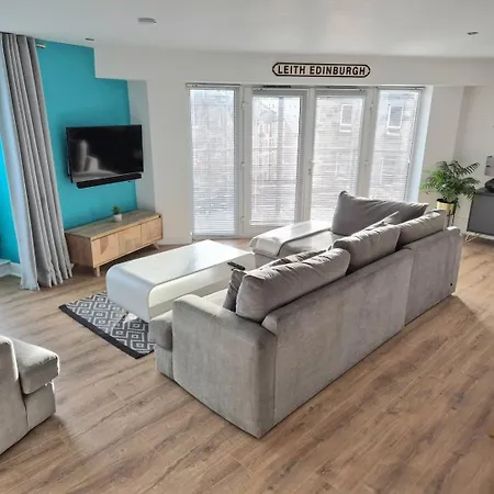 Spacious, Sunny Leith Appartement