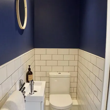 Fully Licensed In Peaceful Neighbourhood Apartamento *