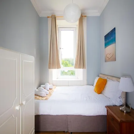 Cosy And Comfortable By Meadows Edynburg