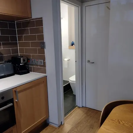 Cosy In Historic New Town *