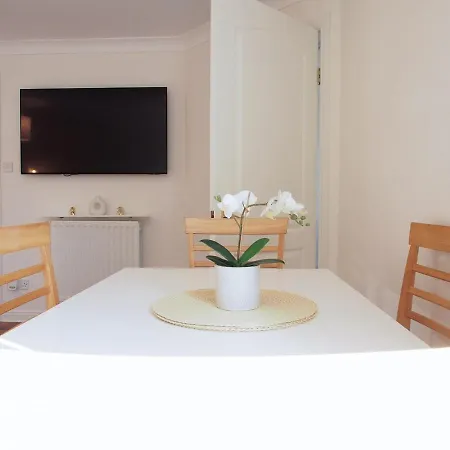 Fettes - Homely 2bd In Quiet Development Apartament Edynburg