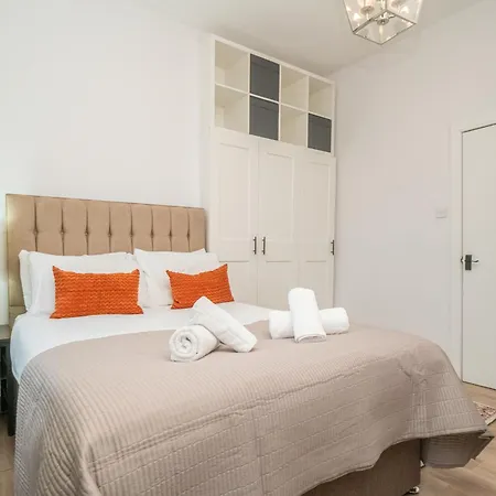 Charming 2-bed Flat Steps From The Royal Mile - Pass The Keys *