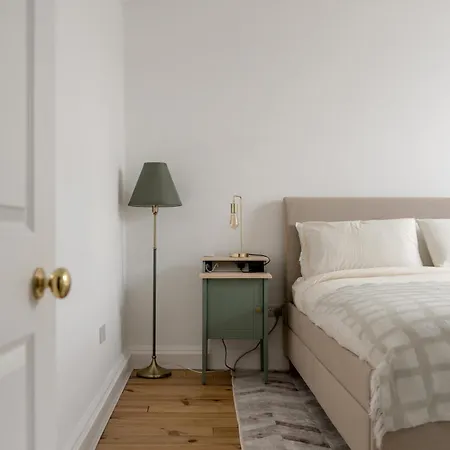 Elegant 2-bedroom In New Town Near Princes Street 아파트 에든버러