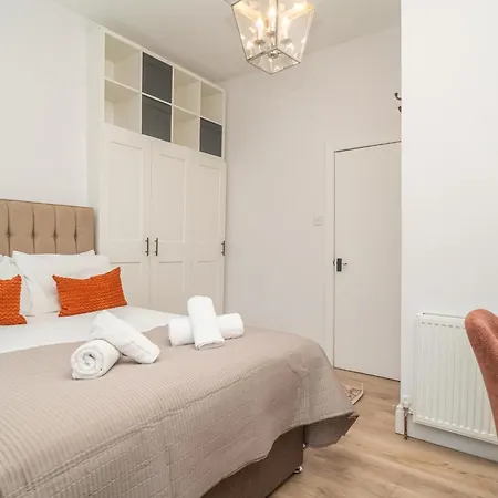 Charming 2-bed Flat Steps From The Royal Mile - Pass The Keys Apartman *