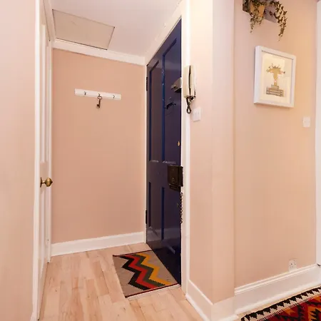 Apartment Chic 1-bedroom In New Town *